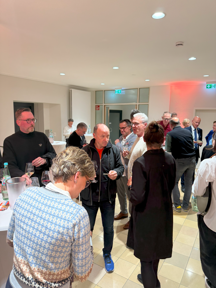 Erfolgreiche Vernissage: "Zwischen Realität & Vision - Rheinhessen jenseits des Offensichtlichen" 9 vernissage12kl data