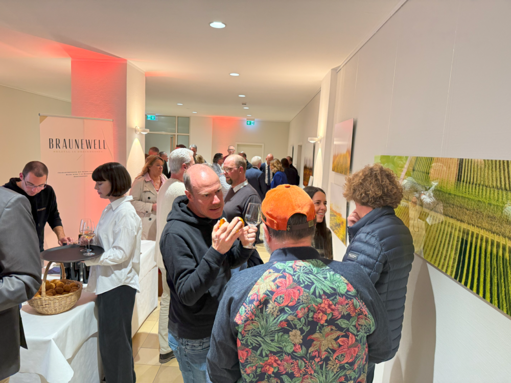 Erfolgreiche Vernissage: "Zwischen Realität & Vision - Rheinhessen jenseits des Offensichtlichen" 4 vernissage4kl data