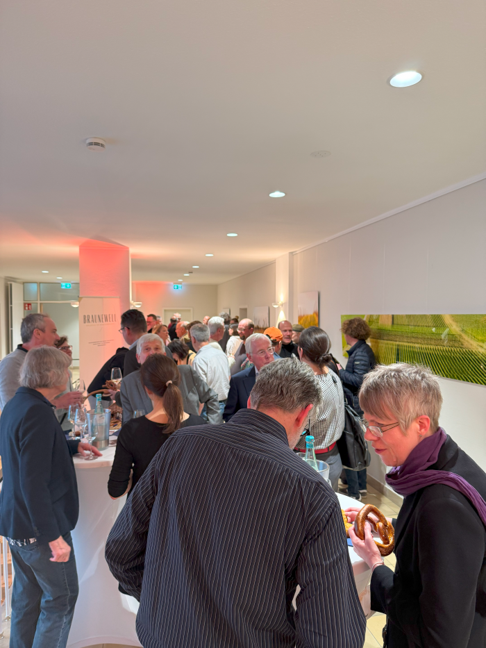 Erfolgreiche Vernissage: "Zwischen Realität & Vision - Rheinhessen jenseits des Offensichtlichen" 5 vernissage5kl data